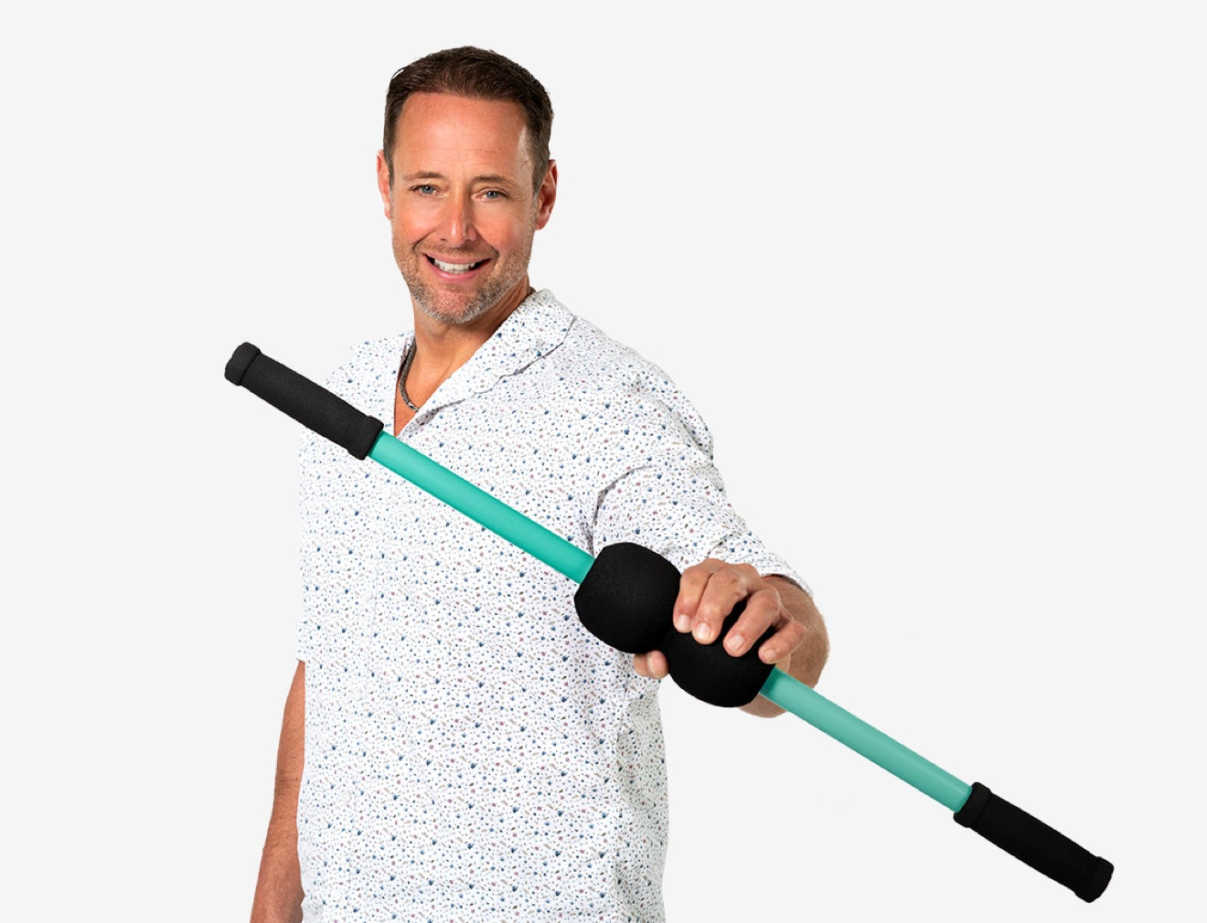 Gründer mit seinem Produkt in der Hand.